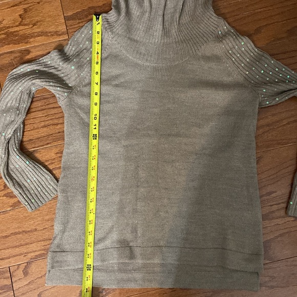 Design 365 OS tan sweater w/cowl neckline - Size Medium - Picture 9 of 10